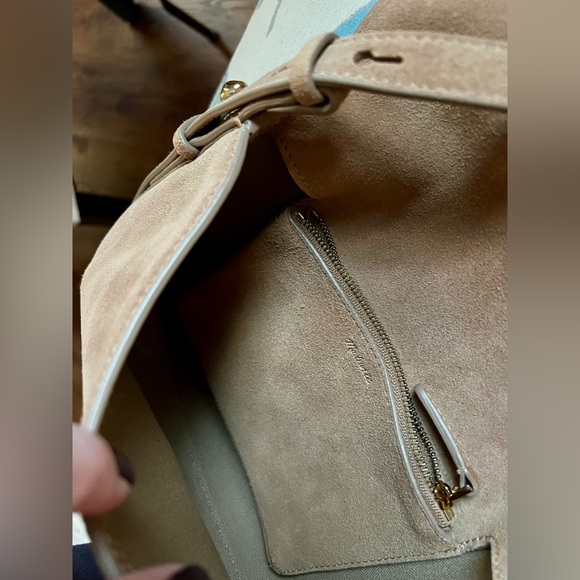 Madewell Dakota Shoulder Saddle Bag in suede. - Picture 5 of 5